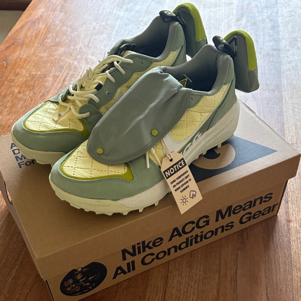 Nike ACG Lowcate FM oil green/bright cactus  Trail Shoes size 10